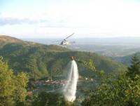 Elicottero antincendio in azione